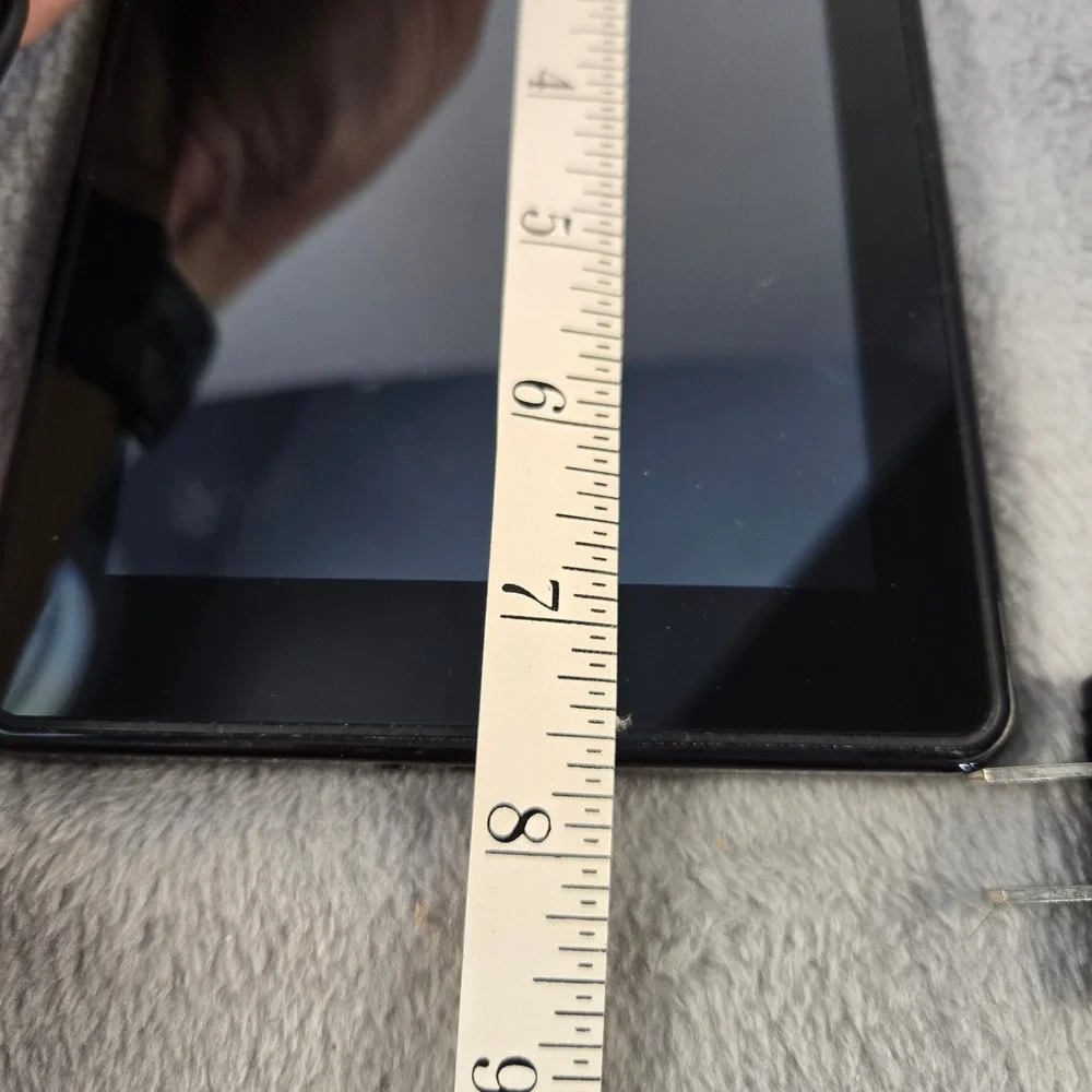 Amazon Kindle Fire 1st Generation 7in Black Tablet D01400 with Charger